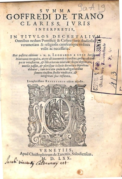 Copertina  Svmma Goffredi de Trano clariss. ivris interpretis. In titulos Decretalivm Omnibus nedum Pontificij & Caesarei iuris studiosis verumetiam & religiosis cuiuscunque ordinis vtilis ac necessaria. Hac postera editione a M. D. Leonardo a Lege Iuriscon. Mantuano recognita, atque ab innumeris erroribus, quibus ob temporis vetustatem, et librariorum iniuriam vbique deprauata, mutila passim, et plerisque in locis decurtata deprehendebatur , tam in textu quàm in allegationibus summo eiusdem studio vindicata , et integritati suae restituta. Locupletissimo repertorio eidem adiecto.
