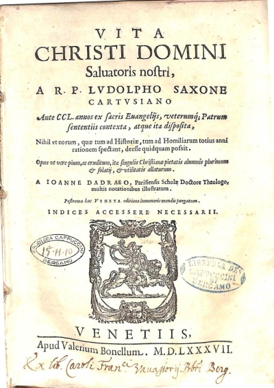 Copertina  Vita Christi Domini Saluatoris nostri, A R P Lvdolpho Saxone Cartvsiano Ante CCL. annos ex sacris Euangelijs, veterumque Patrum sententiis contexta , atque ita disposita , Nihil vt eorum, quae tum ad Historiae , tum ad Homiliarum totius anni rationem spectant , deesse quidquam possit. Opus vt vere pium,ac eruditum,ita singulis Christianae pietatis alumnis plurimum et solatii , et vtilitatis allaturum. A Ioanne Dadraeo , Parisiensis Scholae Doctore Theologo, multis notationibus illustratum. Postrema hac Veneta editione innumeris mendis purgatum. Indices accessere necessarii.